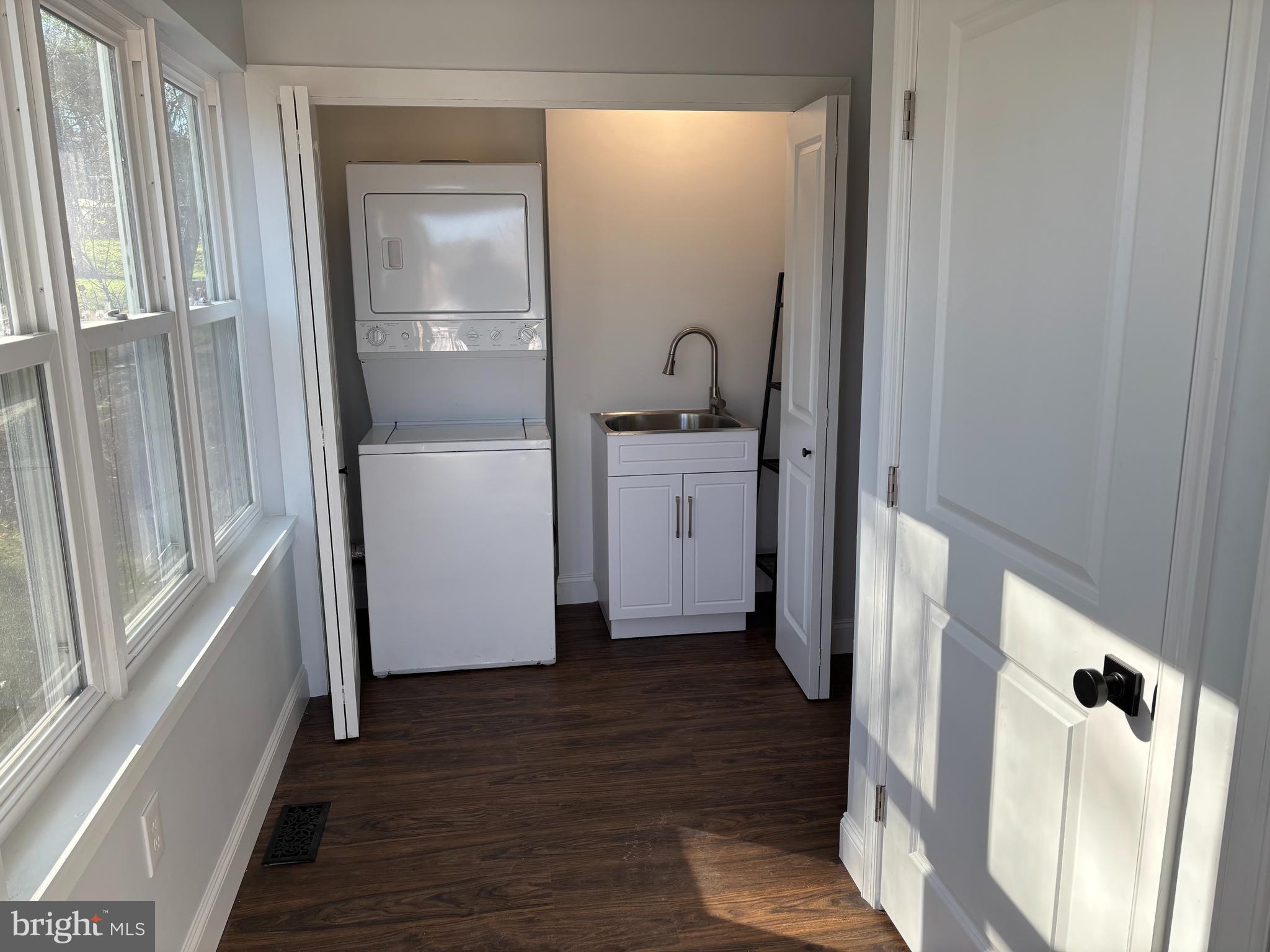 HARRY ROSS PROPERTY - Residential