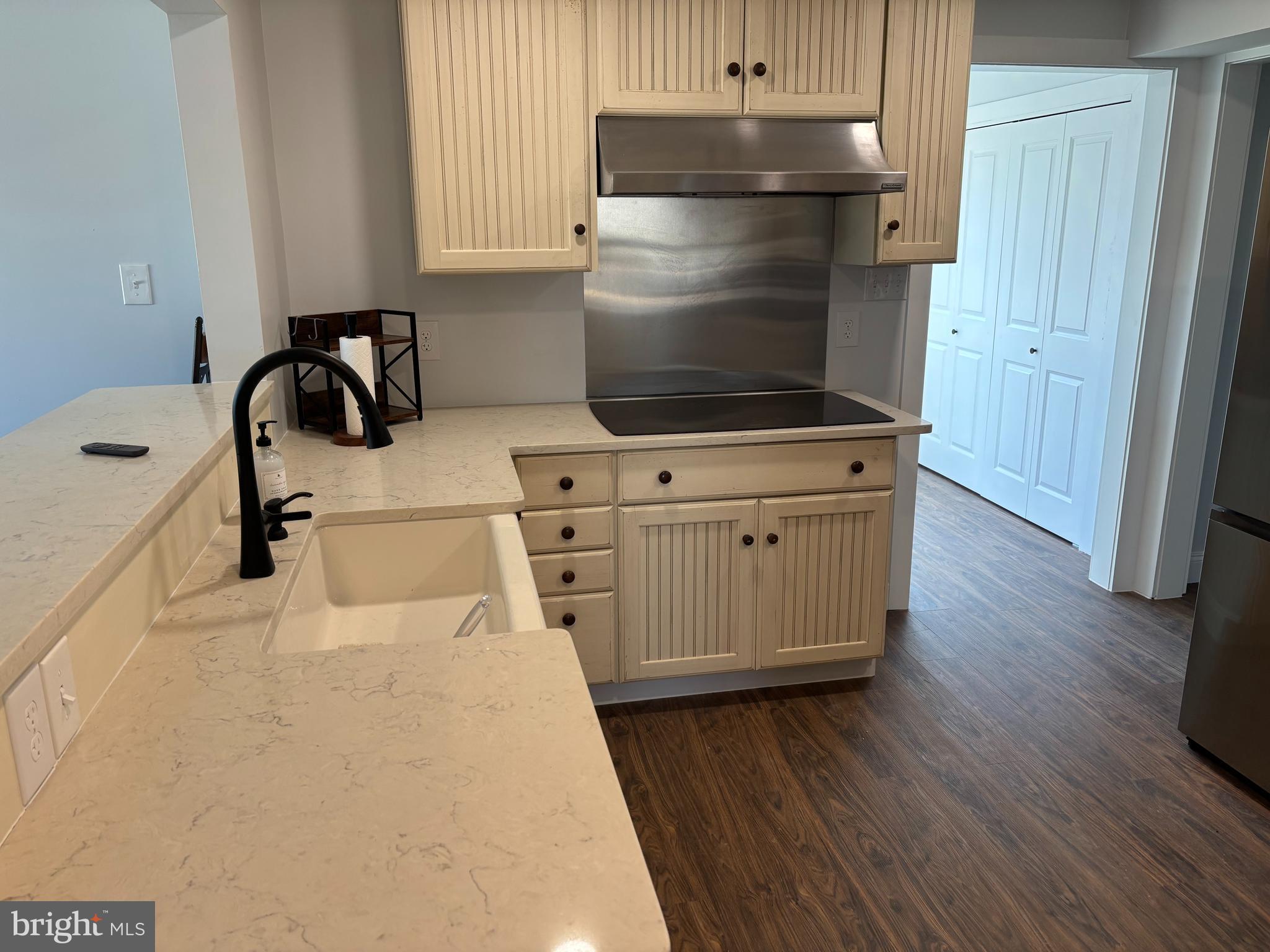 HARRY ROSS PROPERTY - Residential