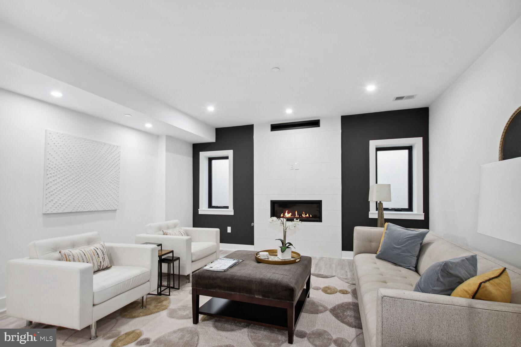 KENWOOD PARK - Residential