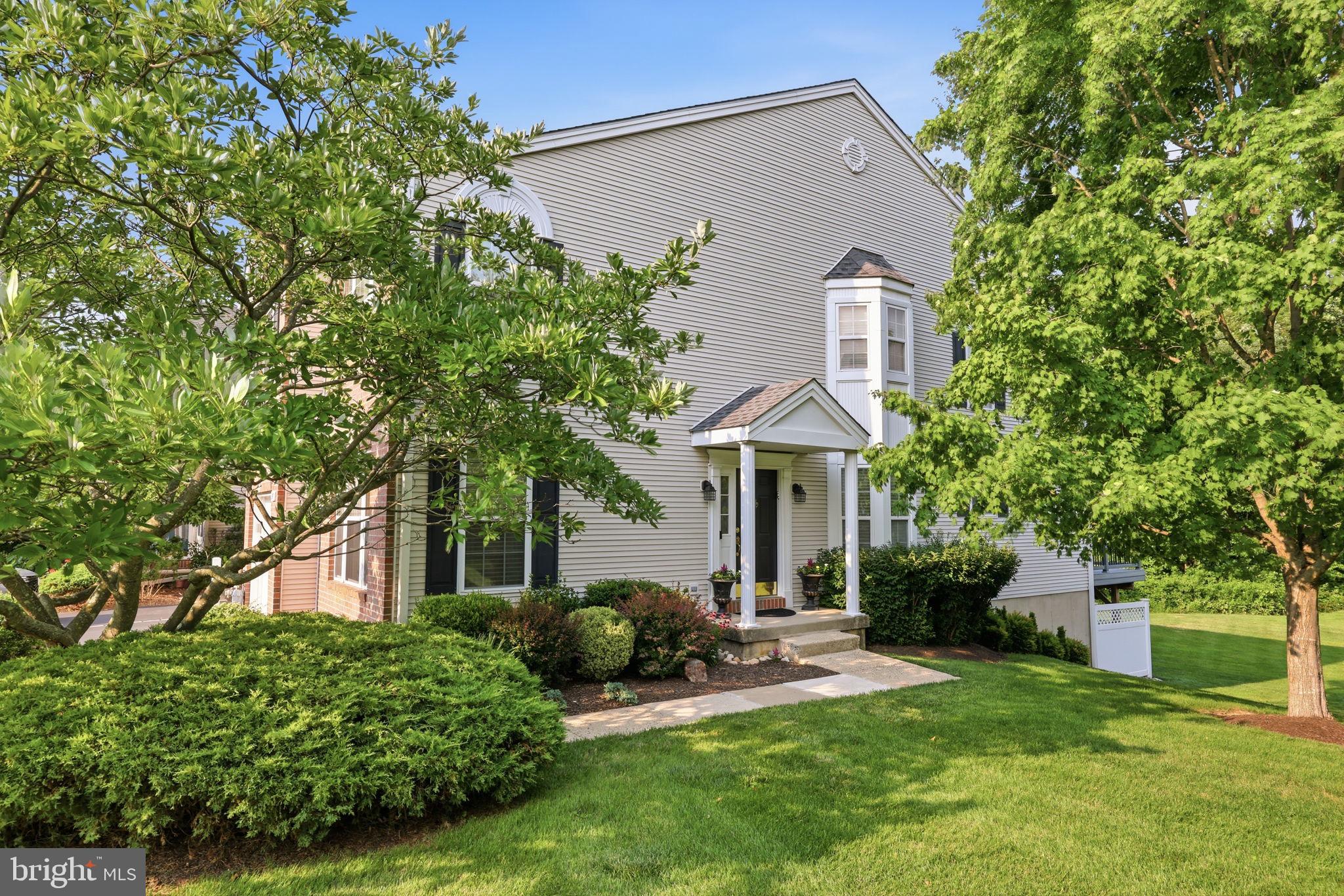 3381 WOODLAND CIRCLE