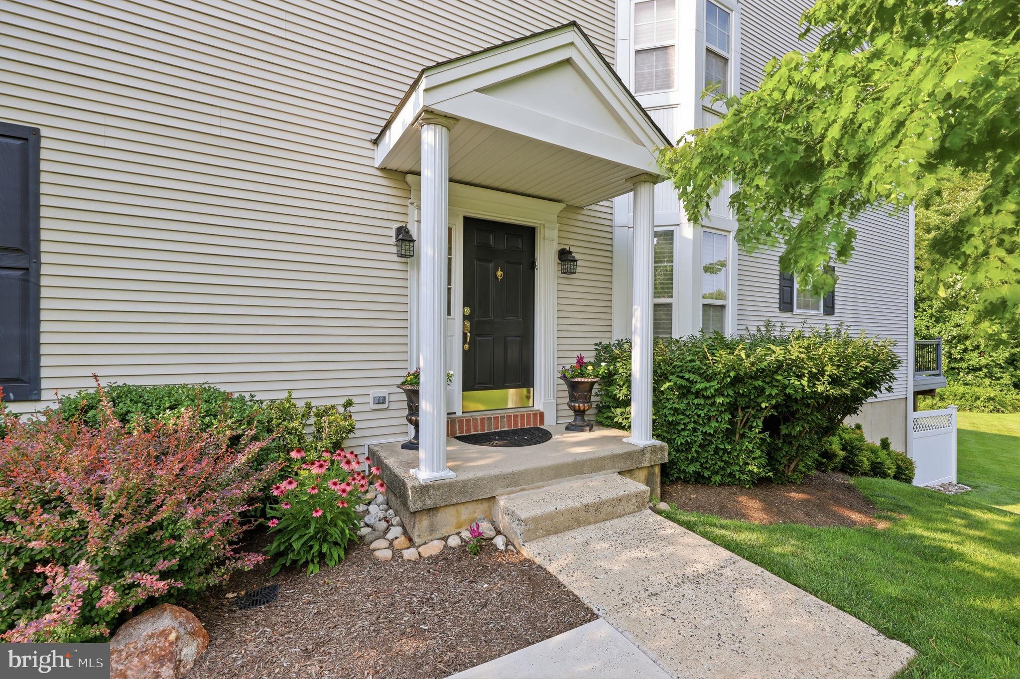 3381 WOODLAND CIRCLE