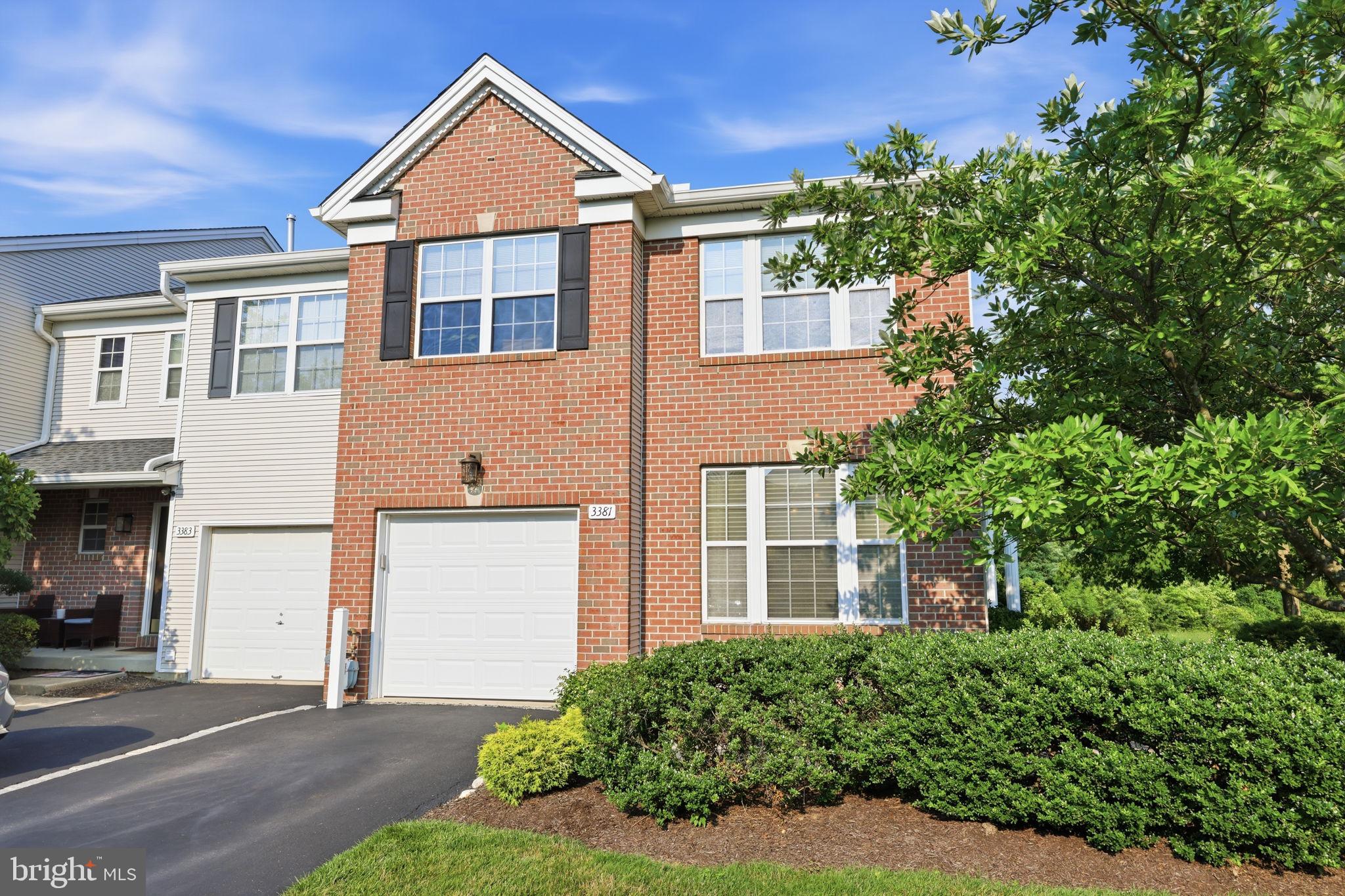 3381 WOODLAND CIRCLE