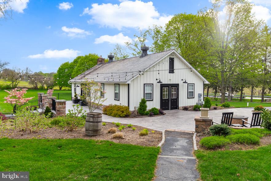 2395 QUENTIN ROAD