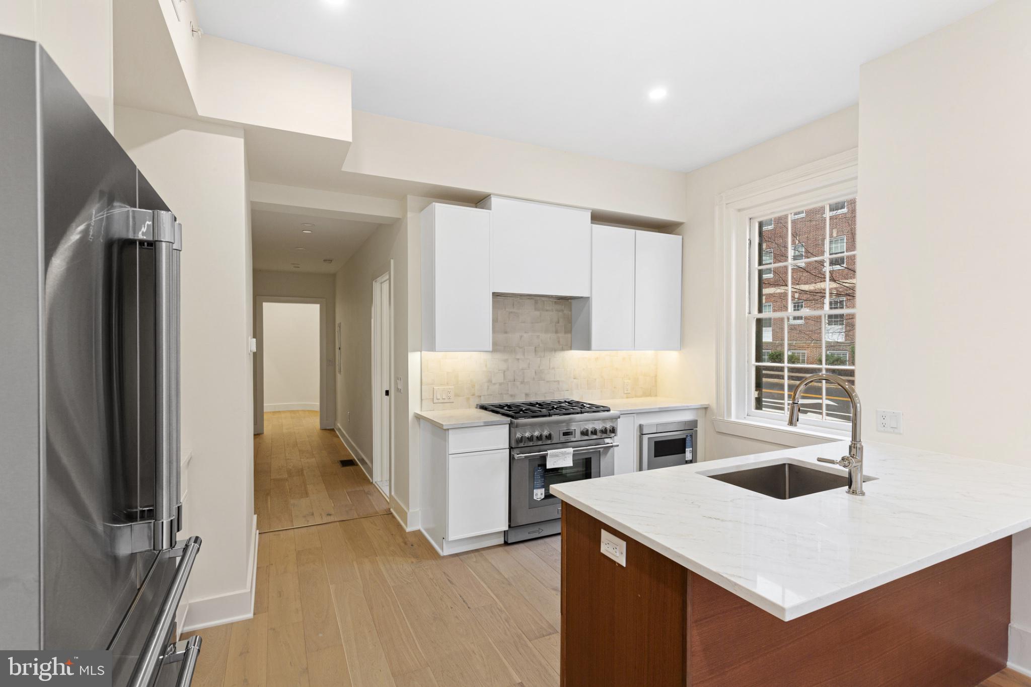 300 E KINGS HIGHWAY