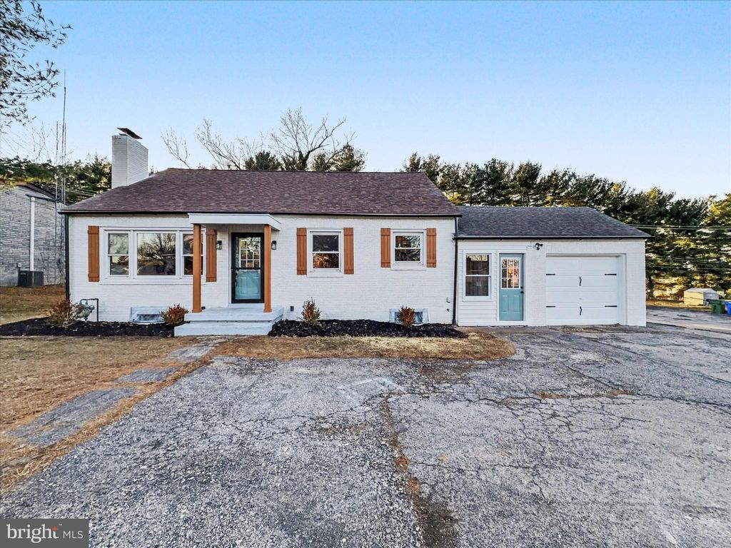 Photo of 2196 S Queen Street, YORK, PA 17402 (MLS # PAYK2095422)