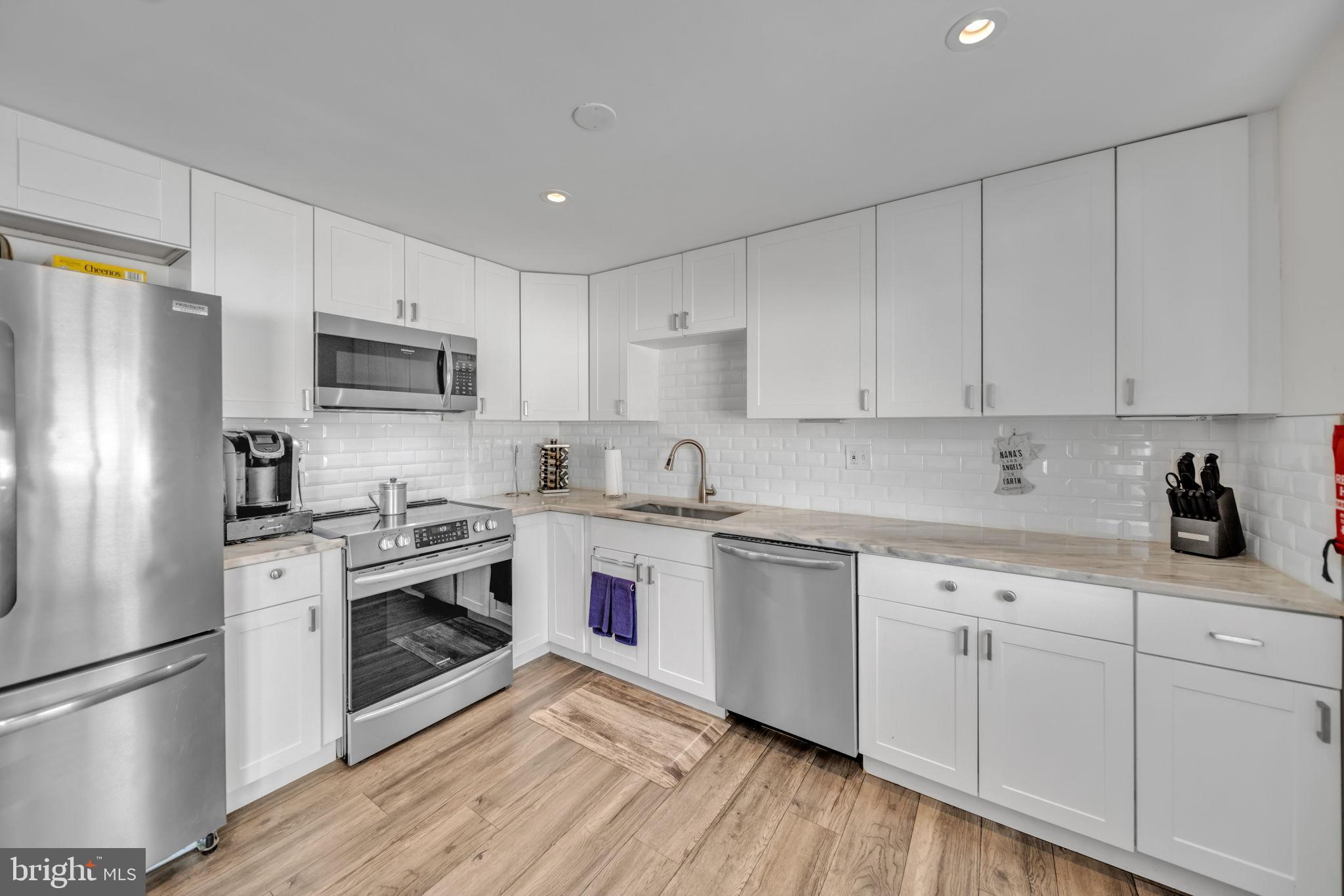 CLINTON WOODS - Residential