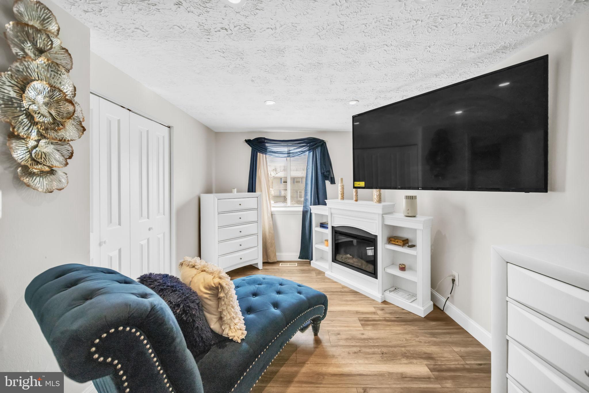 CLINTON WOODS - Residential