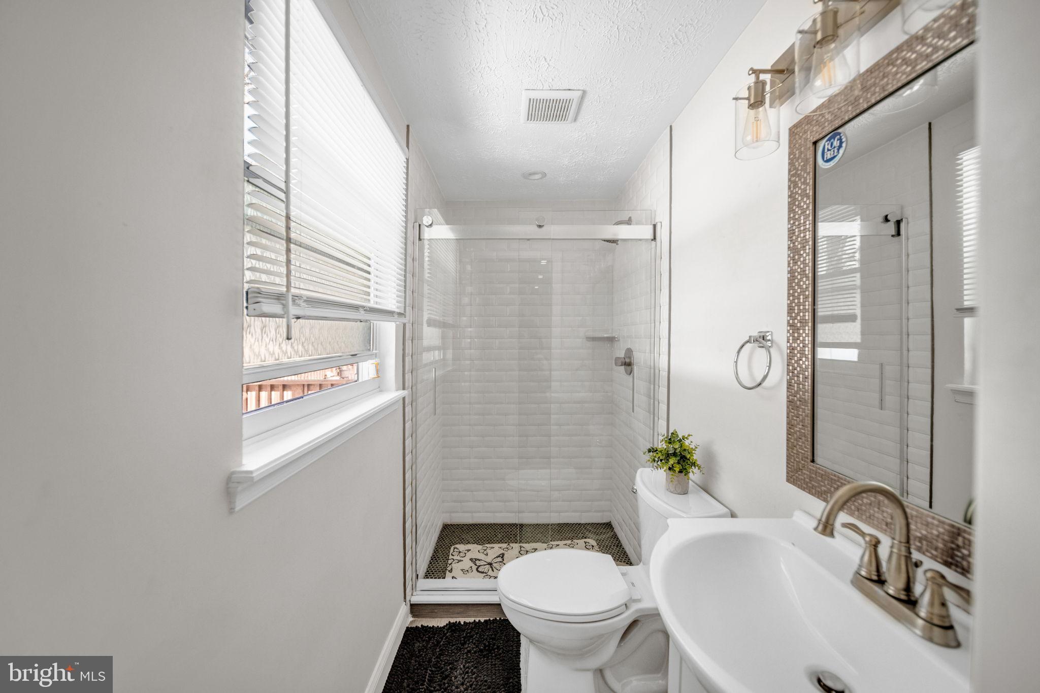 CLINTON WOODS - Residential