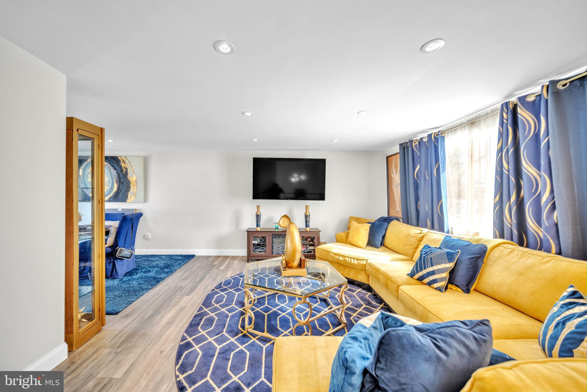 CLINTON WOODS - Residential