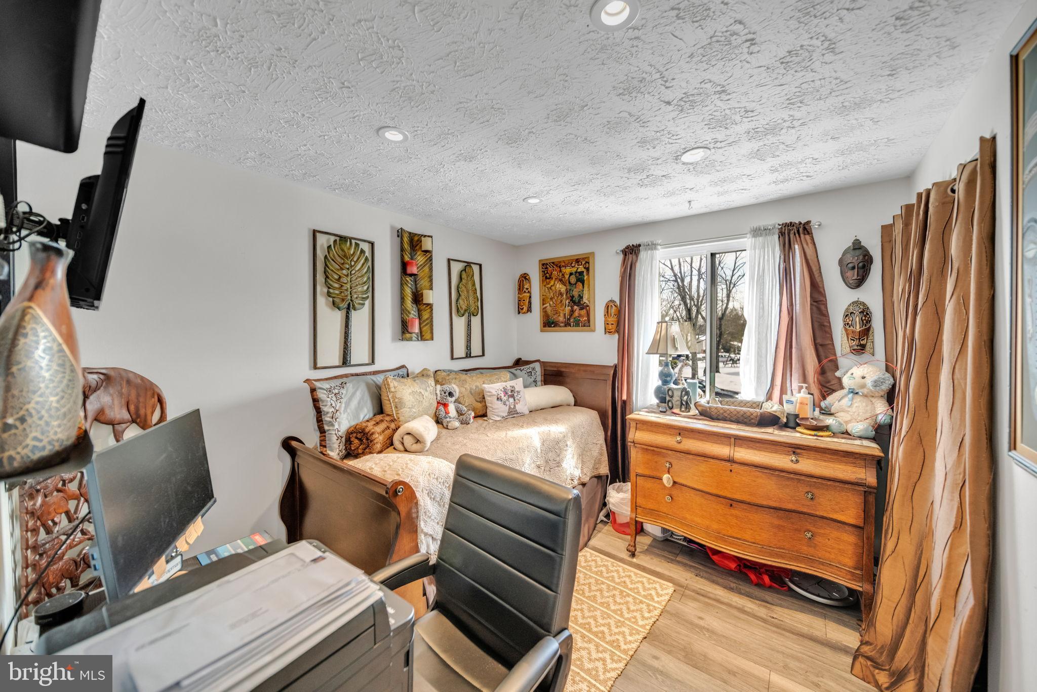 CLINTON WOODS - Residential