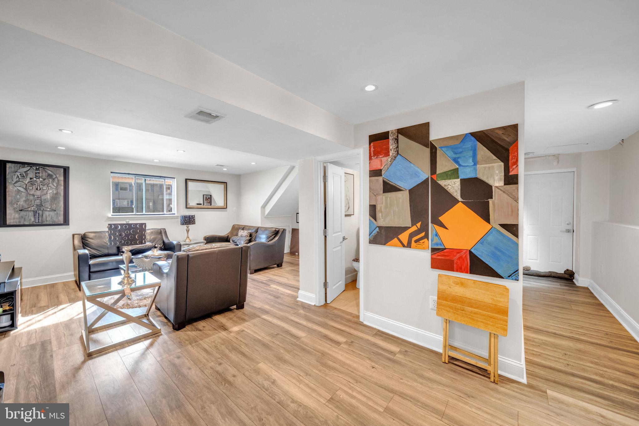 CLINTON WOODS - Residential