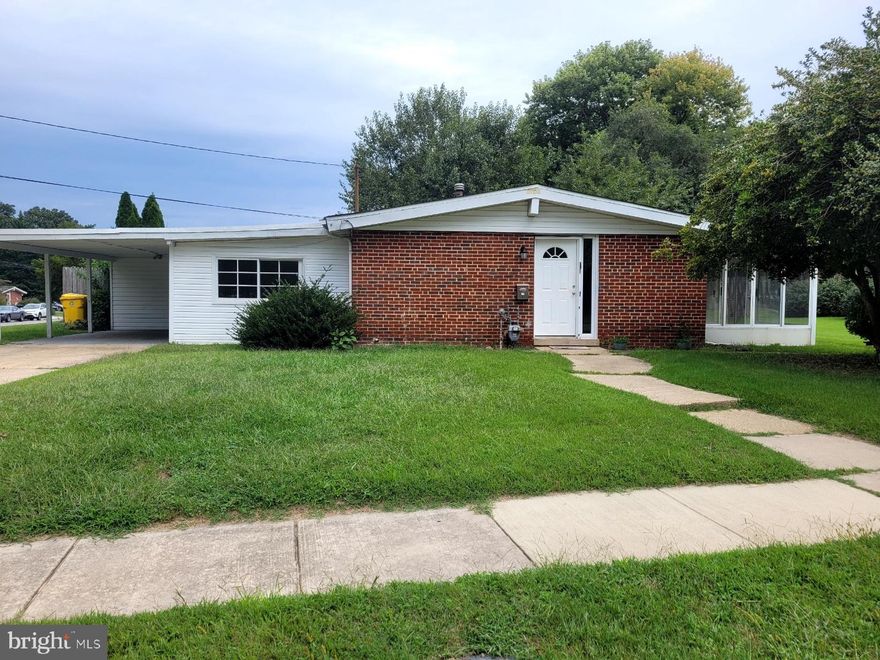 .CORNER LOT 2 years ago  FULLY Renovat beautiful home all on one level. NEW FURNACE, NEW HOT WATER HEATER , NEW CENTRAL AIR, NEW TILE BATHROOMS ONE WITH SHOWER IN ENSUITE AND ONE WITH TUB IN HALLWAY , NEW KITCHEN WITH NICE  WHITE CABINETS STAINLESS STEEL APPLIANCES AND GRANITE COUNTERTOPS, ISLAND OVERLOOKING SIDE DINING ROOM AREA AND OPEN TO LIVING ROOM ALL NEW PAINTDRYALL ALL NEWER WINDOWS HOME  HAS SEPARATE LARGE FAMILY ROOM WITH LAUNDRY AREA AND ENCLOSED PATIO ONE SIDE CARPORT OTHER SIDE AND CONCRETE PATIO IN BACK WITH FULLY FENCED BACKYARD  COMING SOON