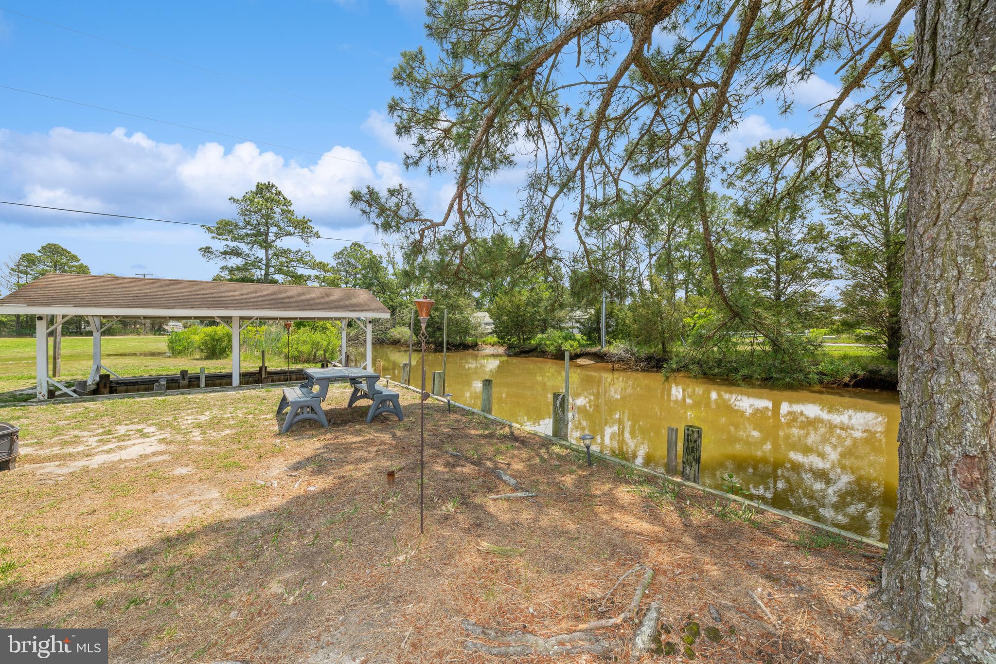 CRAB ISLAND SHORES - Residential