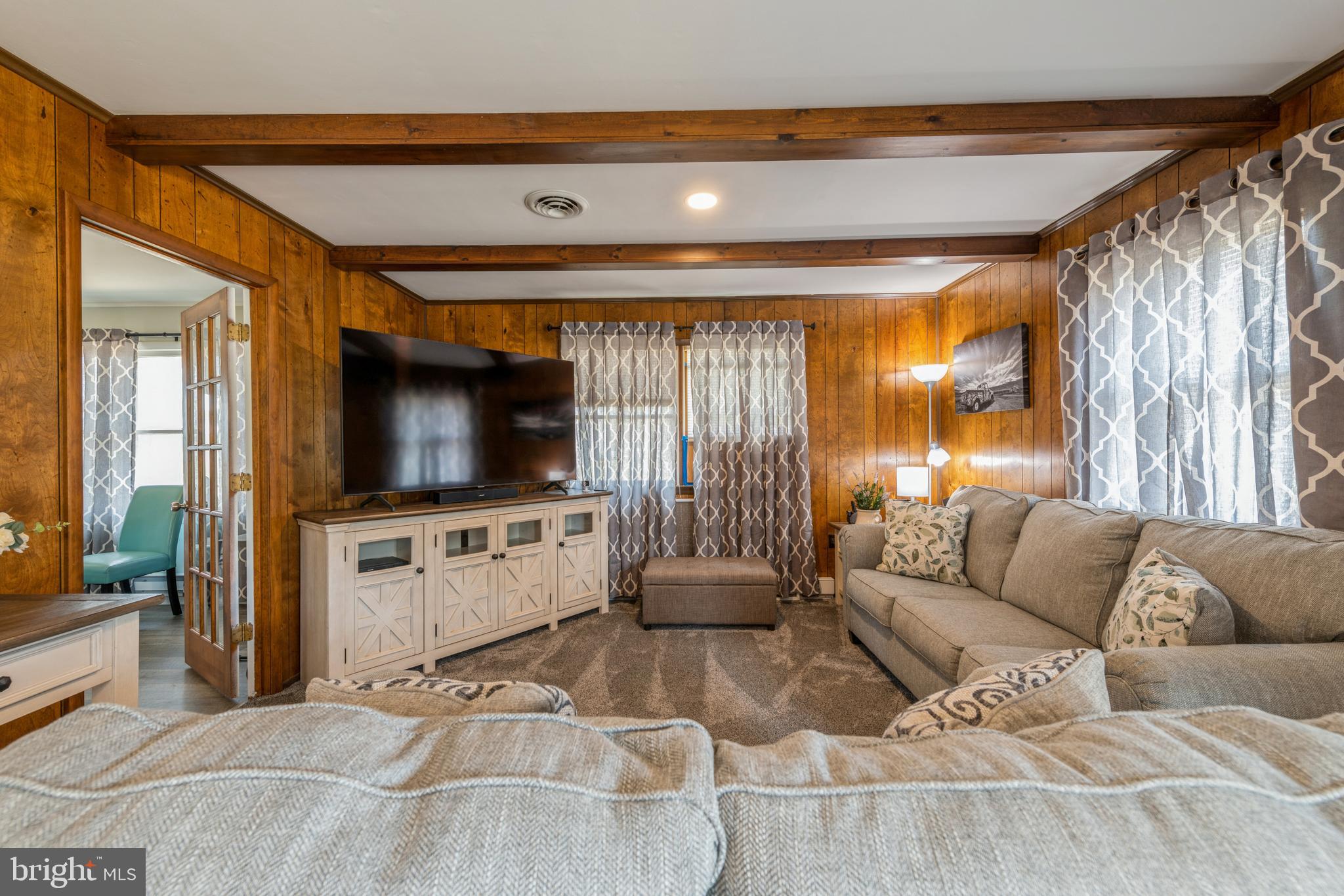 CRAB ISLAND SHORES - Residential