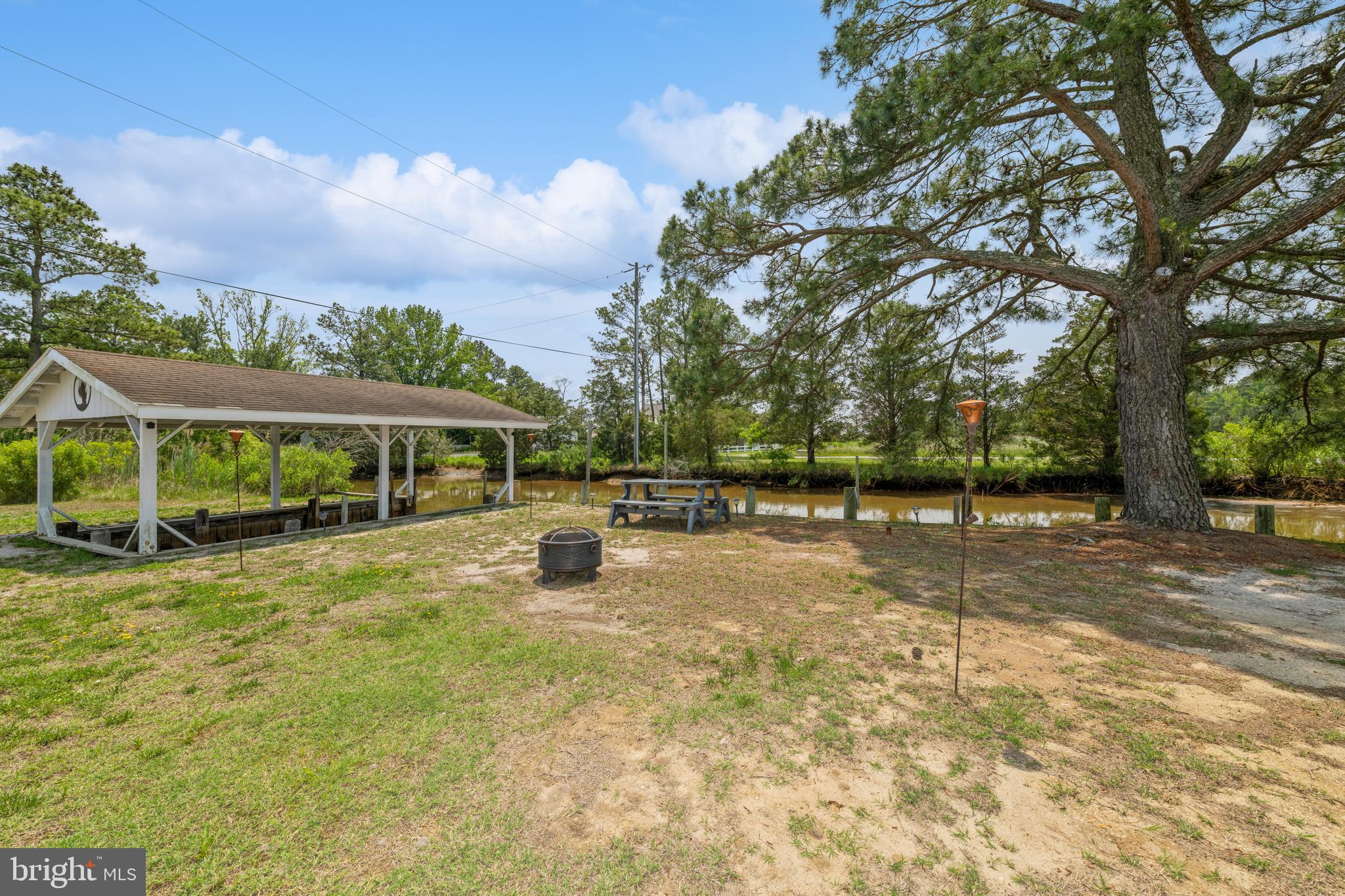 CRAB ISLAND SHORES - Residential