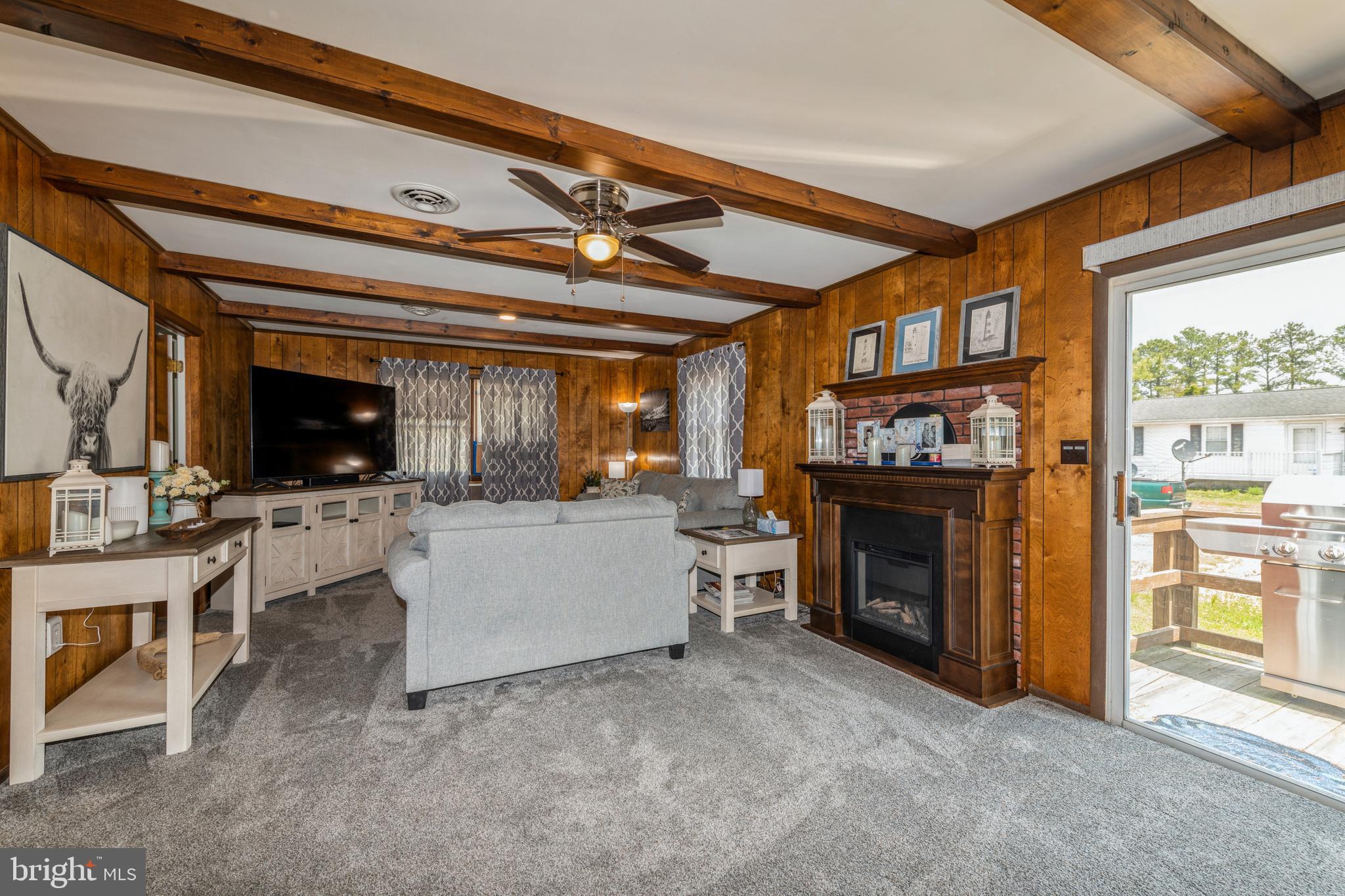 CRAB ISLAND SHORES - Residential