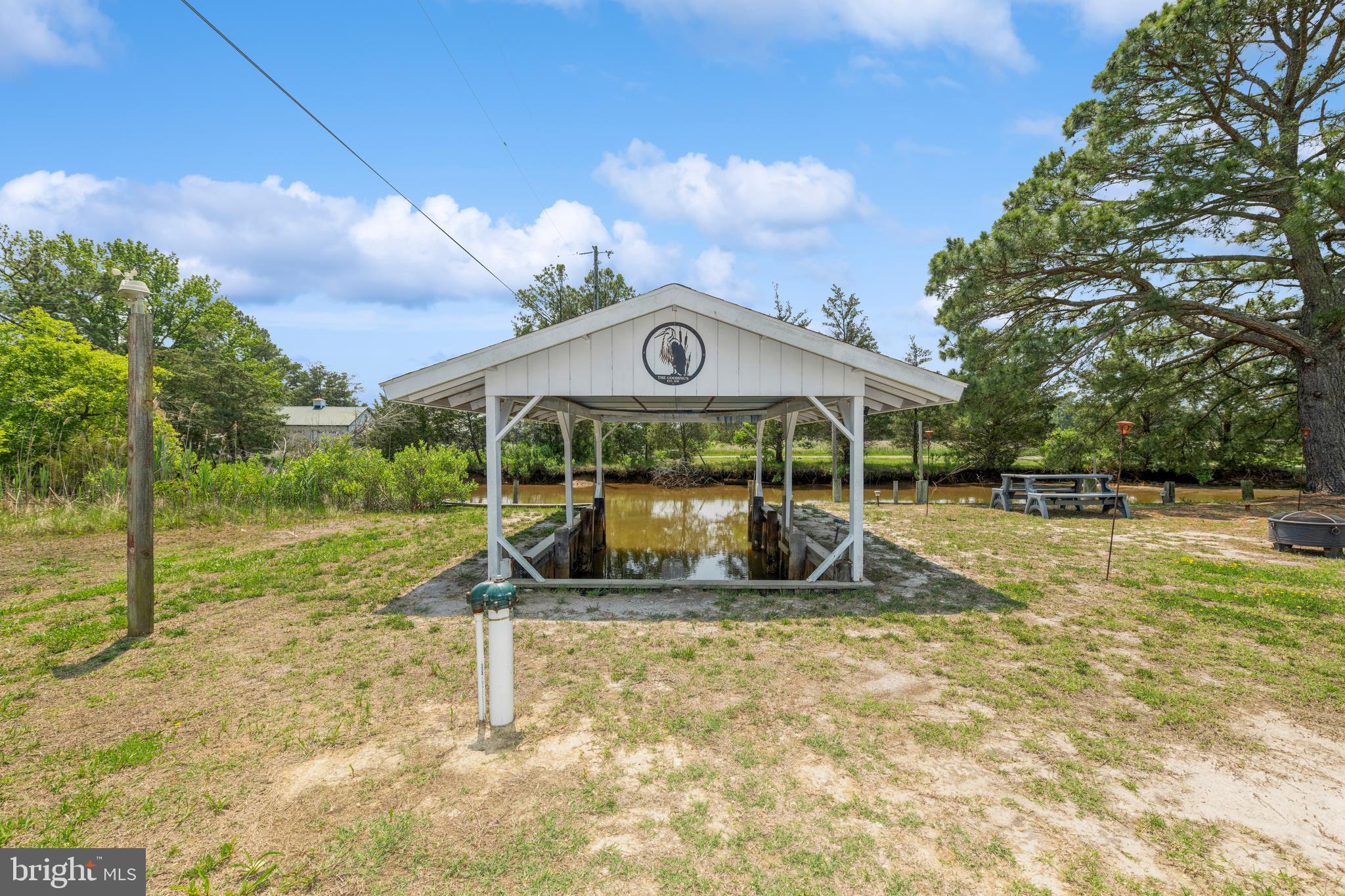 CRAB ISLAND SHORES - Residential