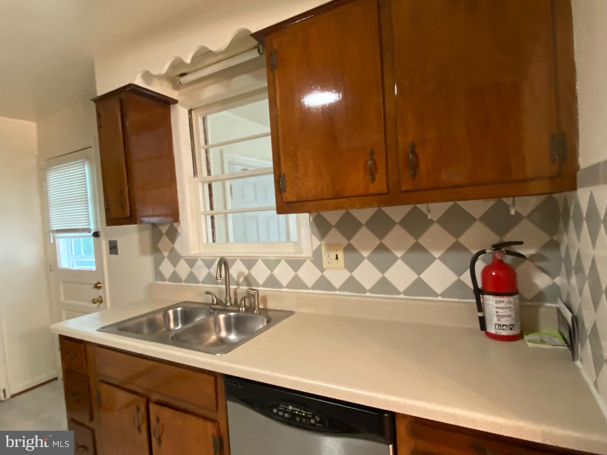 FOREST HEIGHTS - Residential Lease