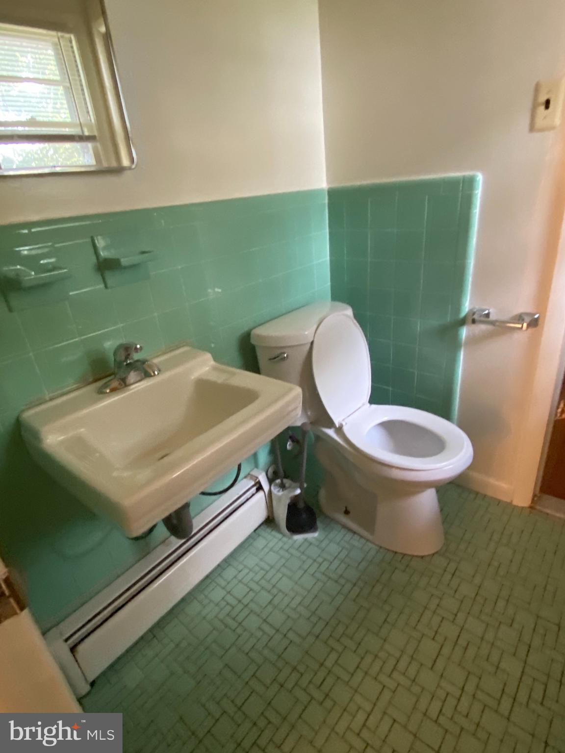 FOREST HEIGHTS - Residential Lease