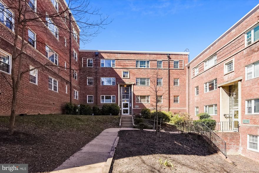 Spacious 1 bedroom 1 bathroom unit in Westmoreland Terrace in Arlington, VA.  Open living/dining combination. Included with rent is water and trash. Convenient access to highways and public transportation. Common Laundry and unassigned parking. Available 06/10/2024