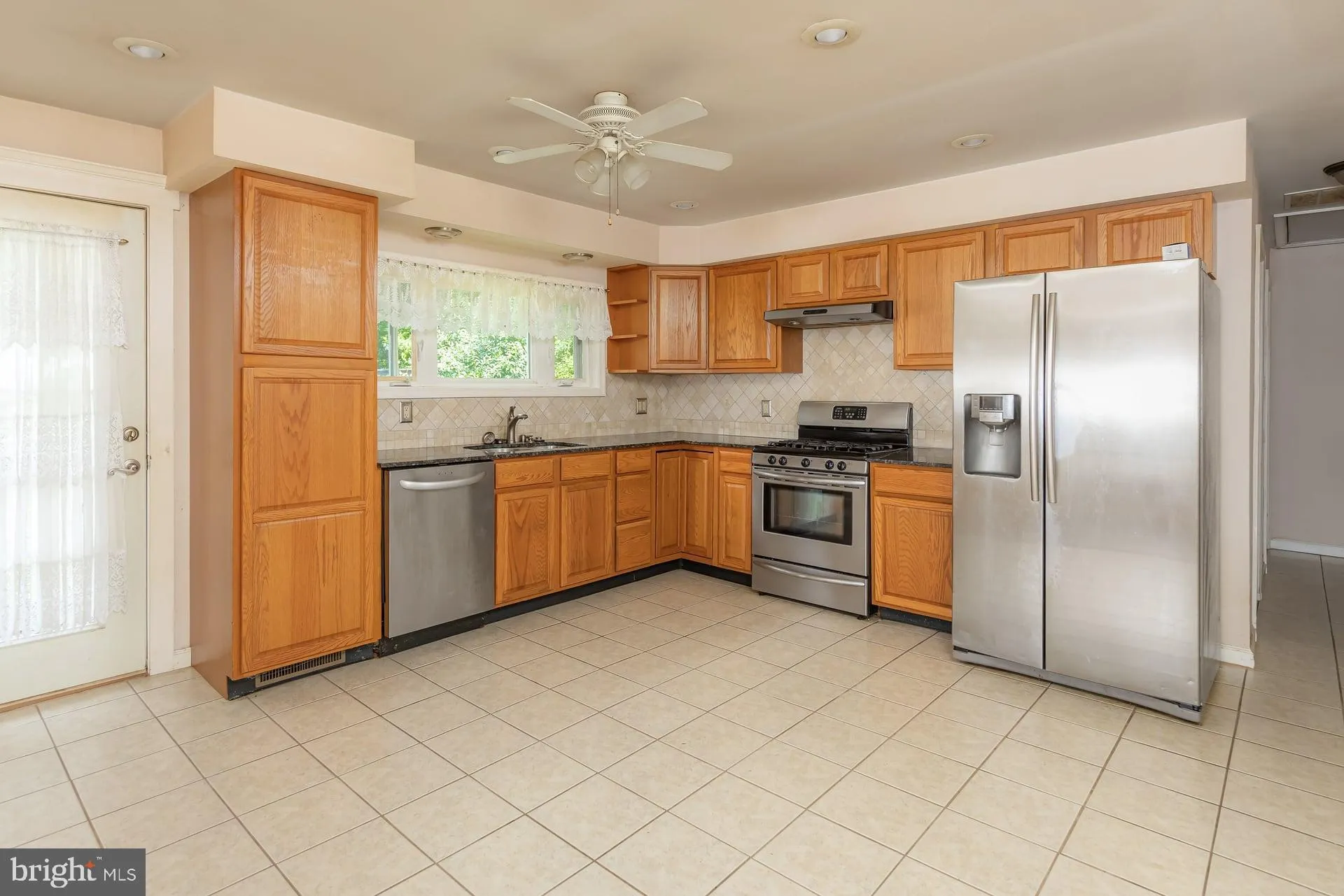 Clementon, New Jersey 08021, United States, 3 Bedrooms Bedrooms, ,2 BathroomsBathrooms,Residential,Pending,203188