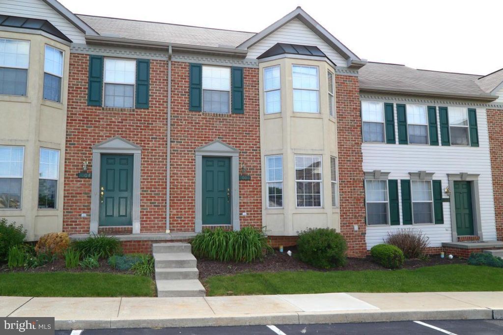 Photo of 1006 Cobblestone Lane, LANCASTER, PA 17601 (MLS # PALA2078508)