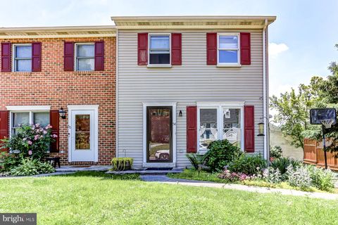 Photo of 54 W Oak Street, Elizabethtown, PA 17022 (MLS # PALA2051590)