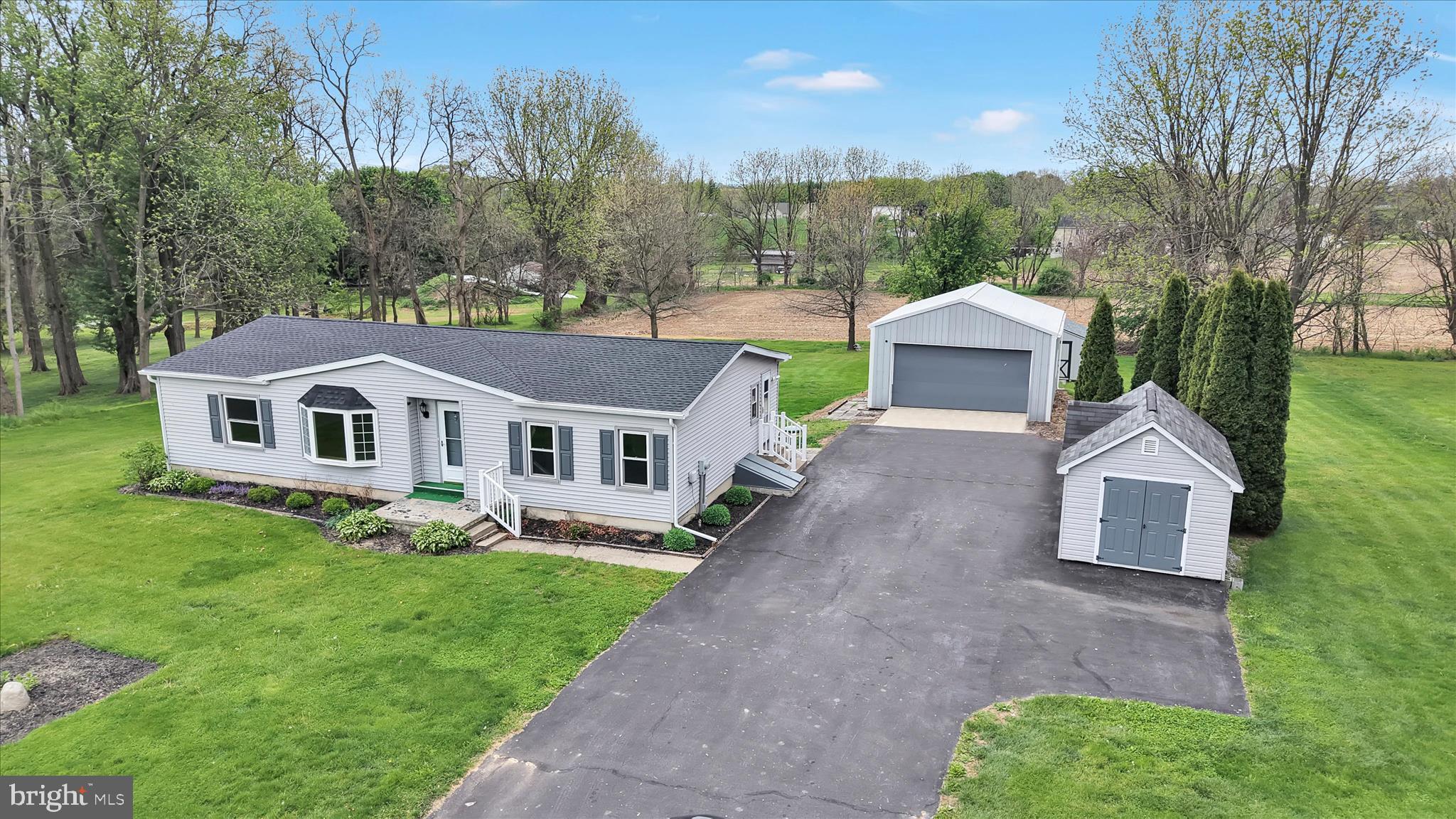 1076 STOUCHSBURG ROAD