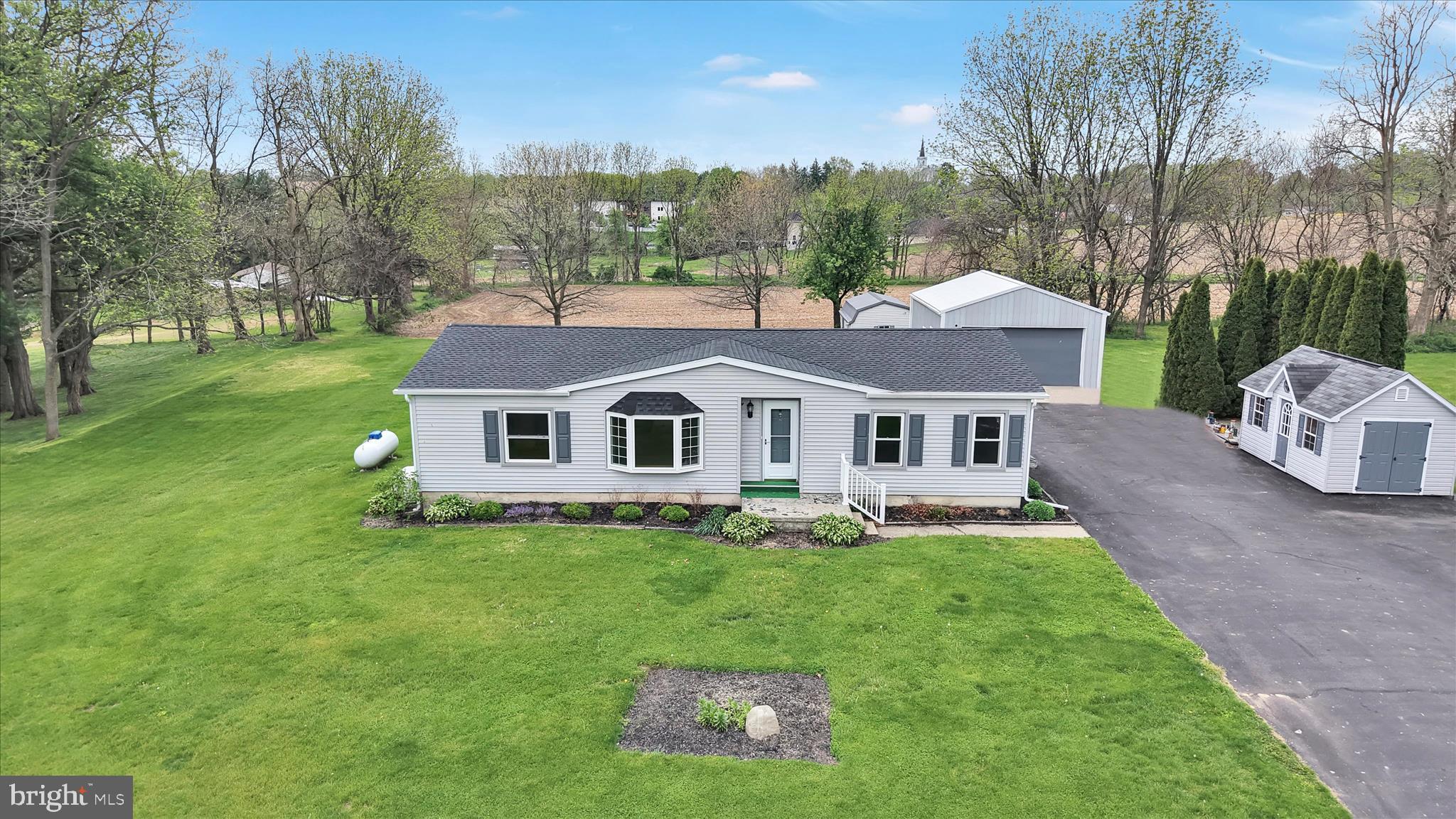 1076 STOUCHSBURG ROAD