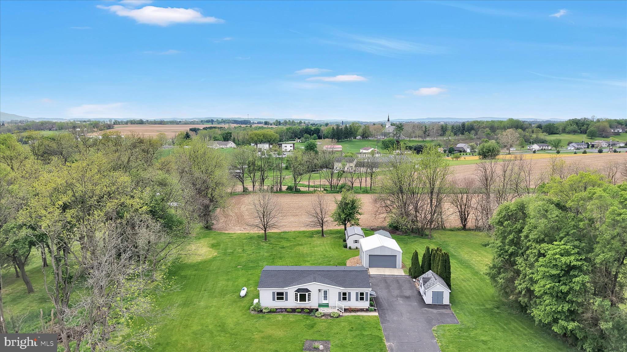 1076 STOUCHSBURG ROAD