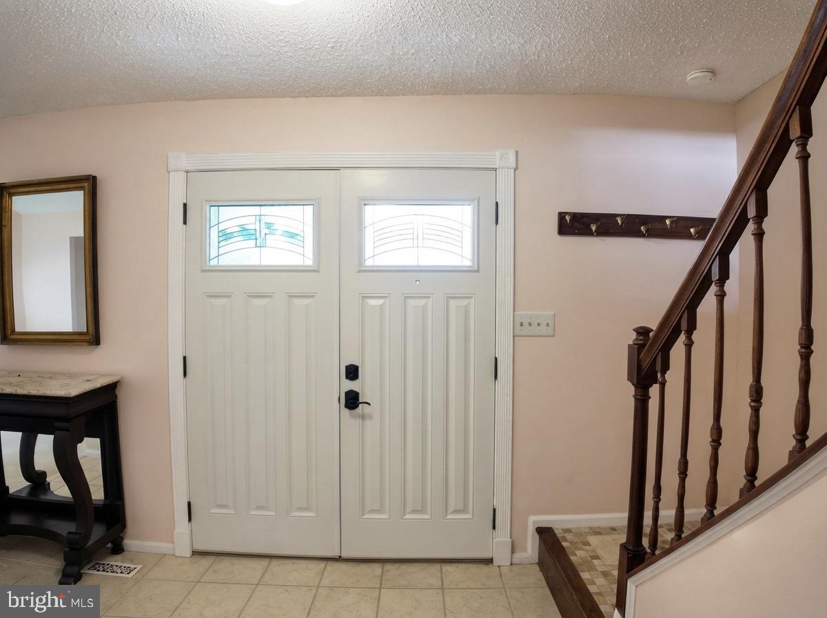 5 HUNTERS COURT