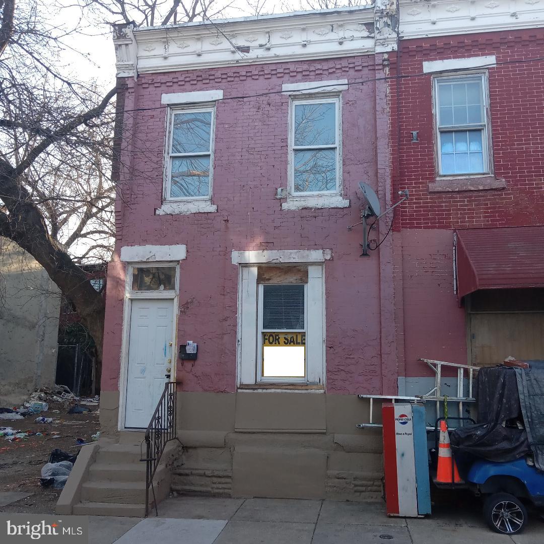 This house needs a total rehab it is not livable at this time. The owner did buy title insurance when they
purchased the house and bills are up to date. Roof is in great condition water is on and usable.