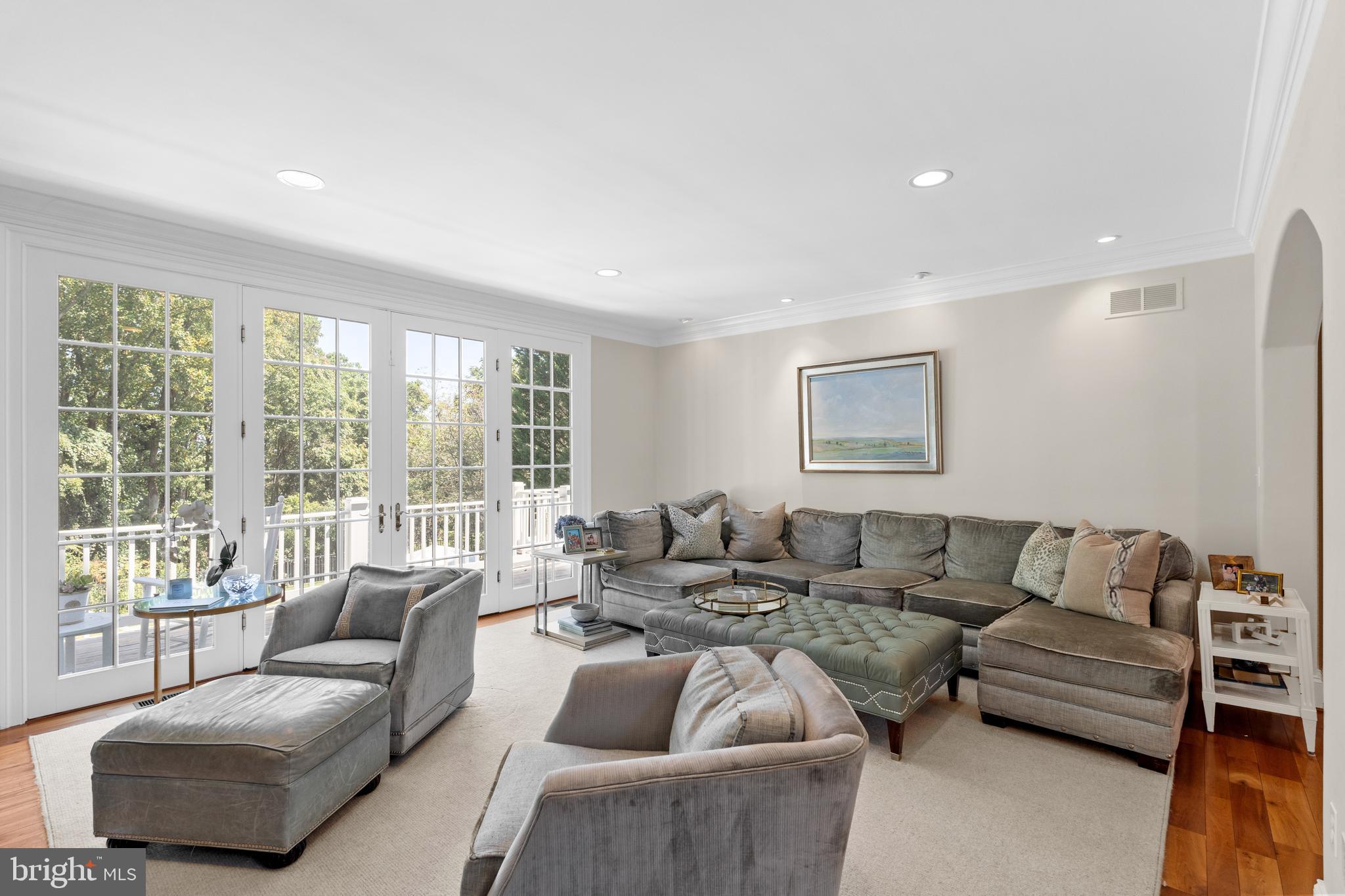 NICHOLSONS MANOR - Residential