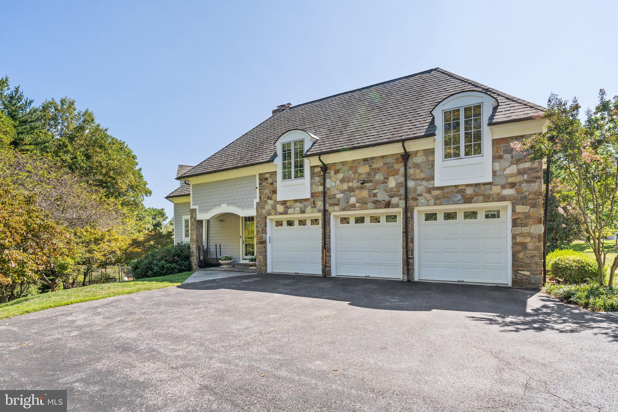 NICHOLSONS MANOR - Residential