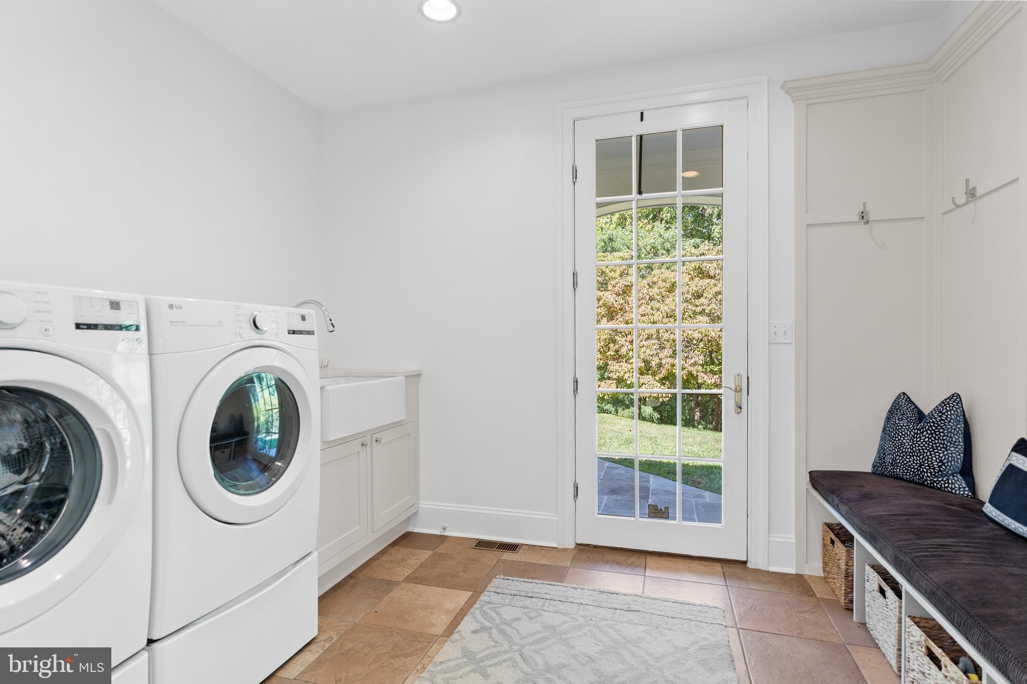 NICHOLSONS MANOR - Residential