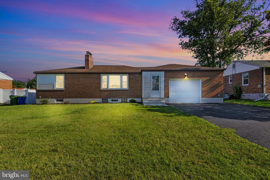 Photo of 188 Sycamore Lane, YORK, PA 17406 (MLS # PAYK2088686)