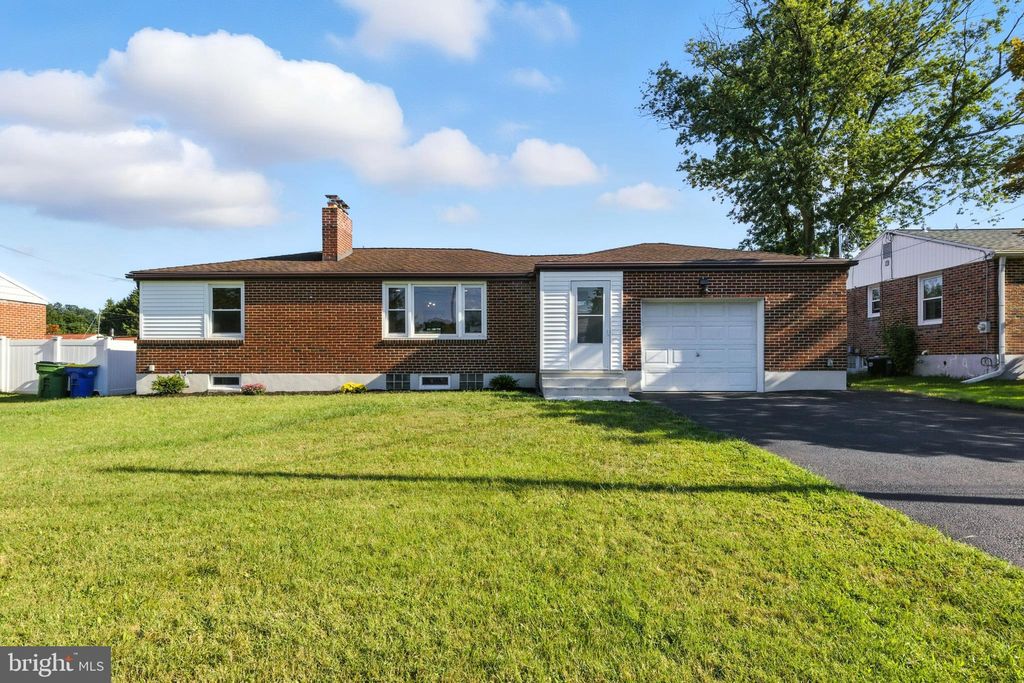 Photo of 188 Sycamore Lane, YORK, PA 17406 (MLS # PAYK2088686)