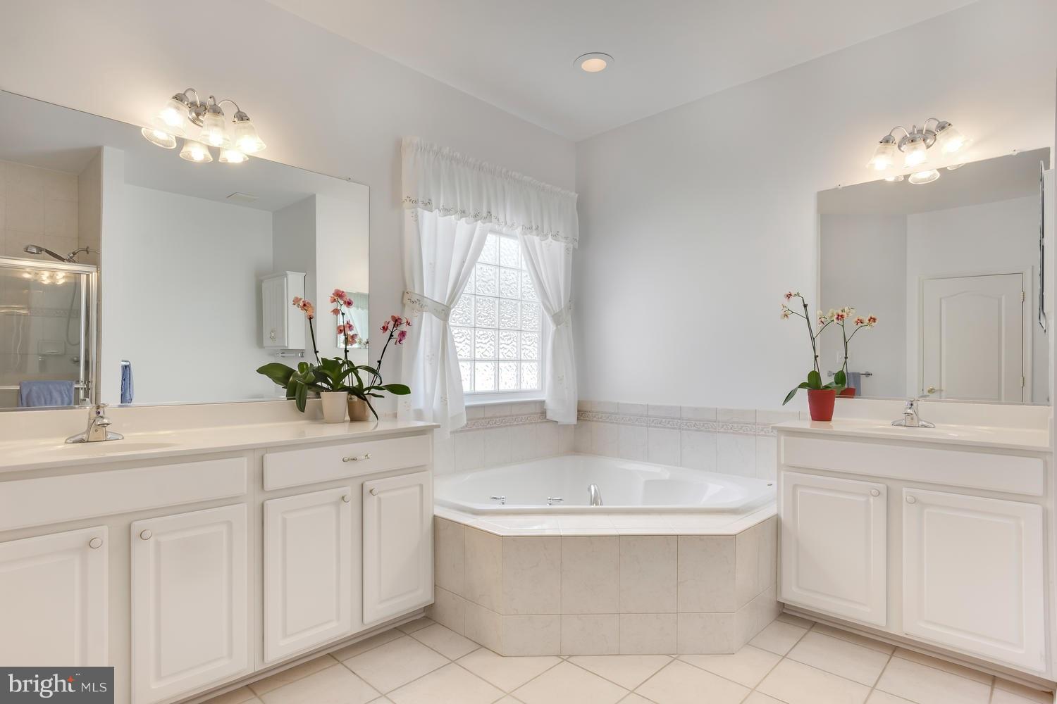 SYMPHONY VILLAGE AT CENTREVILLE - Residential