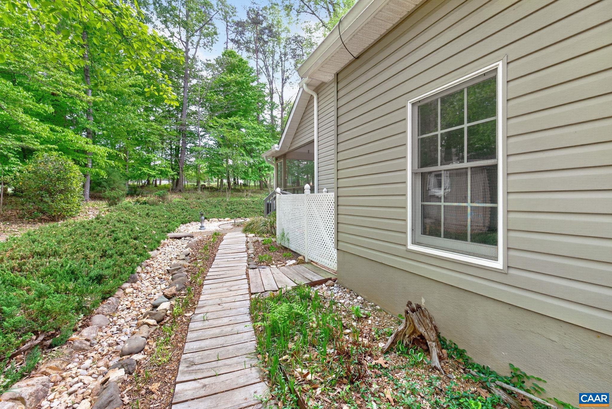 LAKE MONTICELLO - Residential