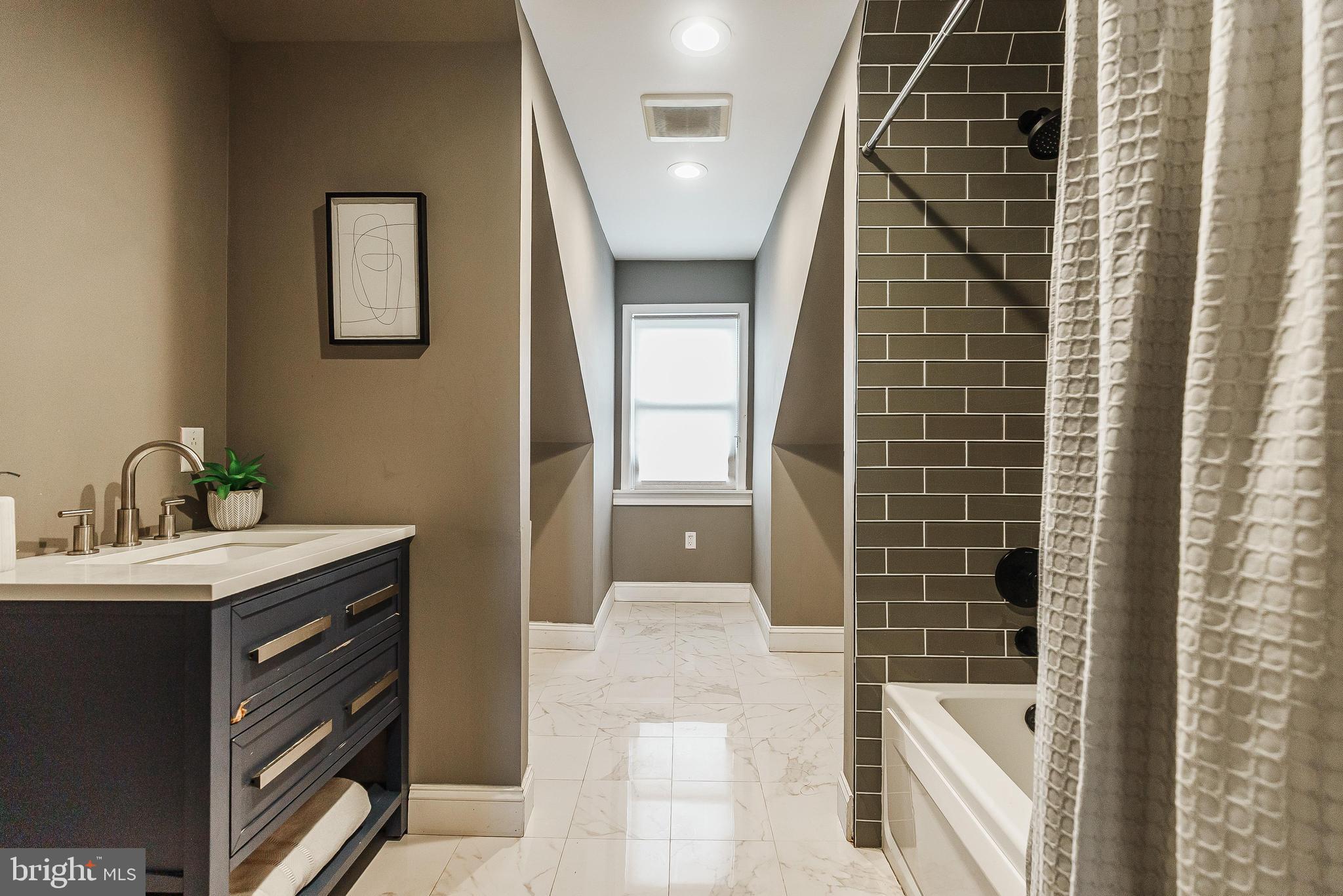 LANSDOWNE - Residential