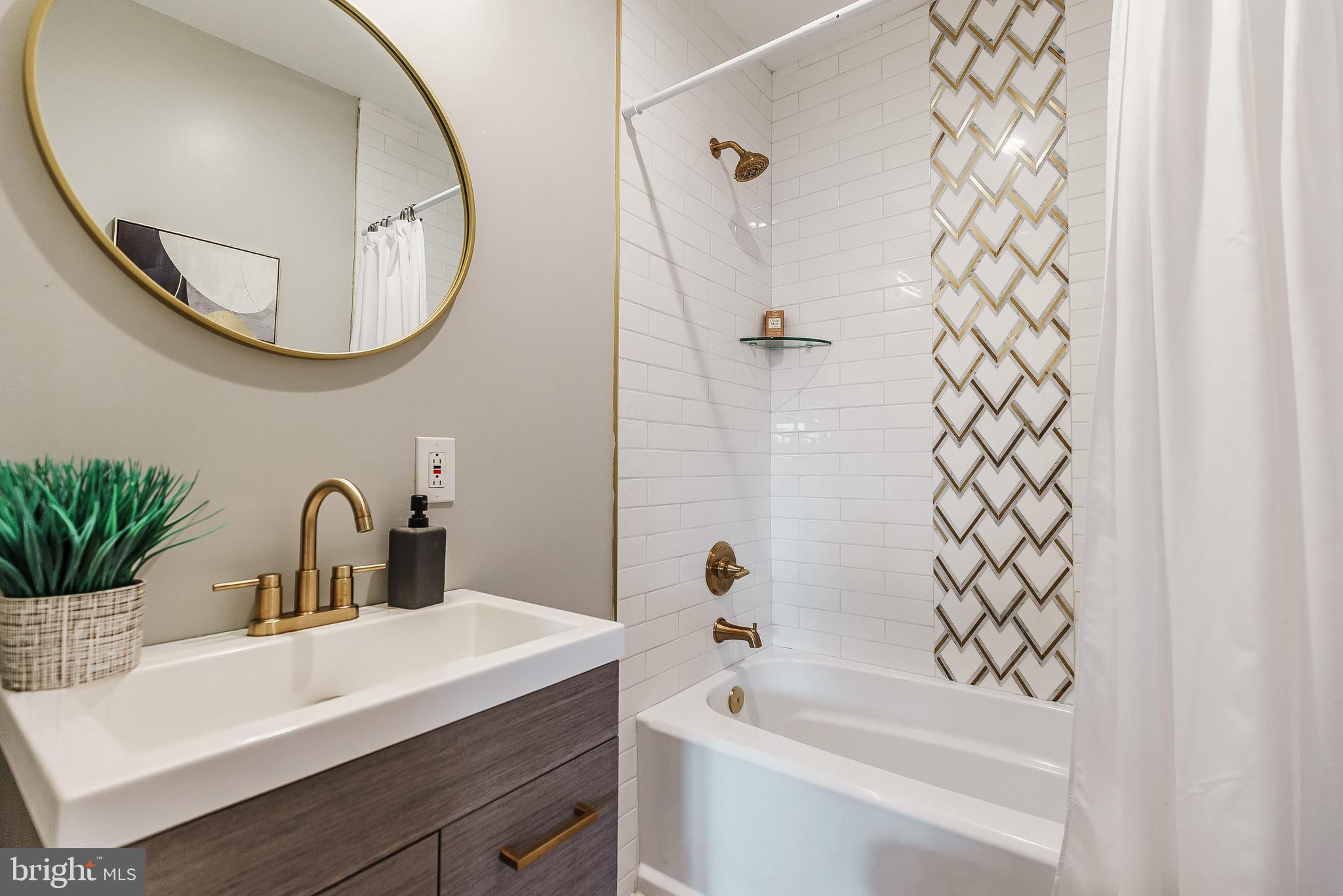 LANSDOWNE - Residential