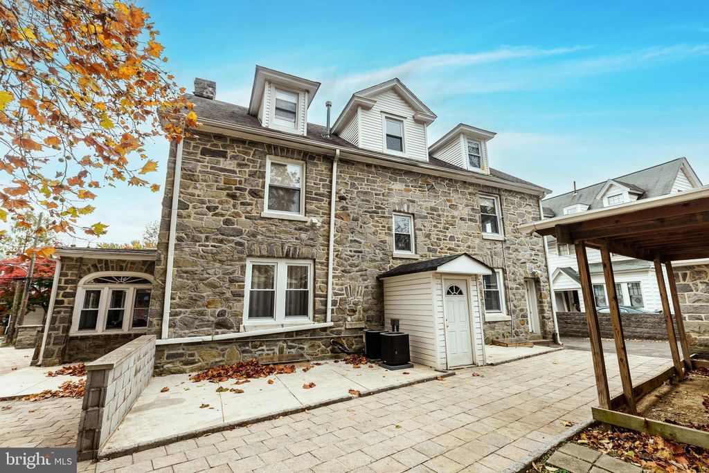 Photo of 75 E Stewart Avenue, LANSDOWNE, PA 19050 (MLS # PADE2103580)