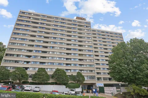 5911 Edsall Road Unit 107, Alexandria, VA MLS: VAAX2042908