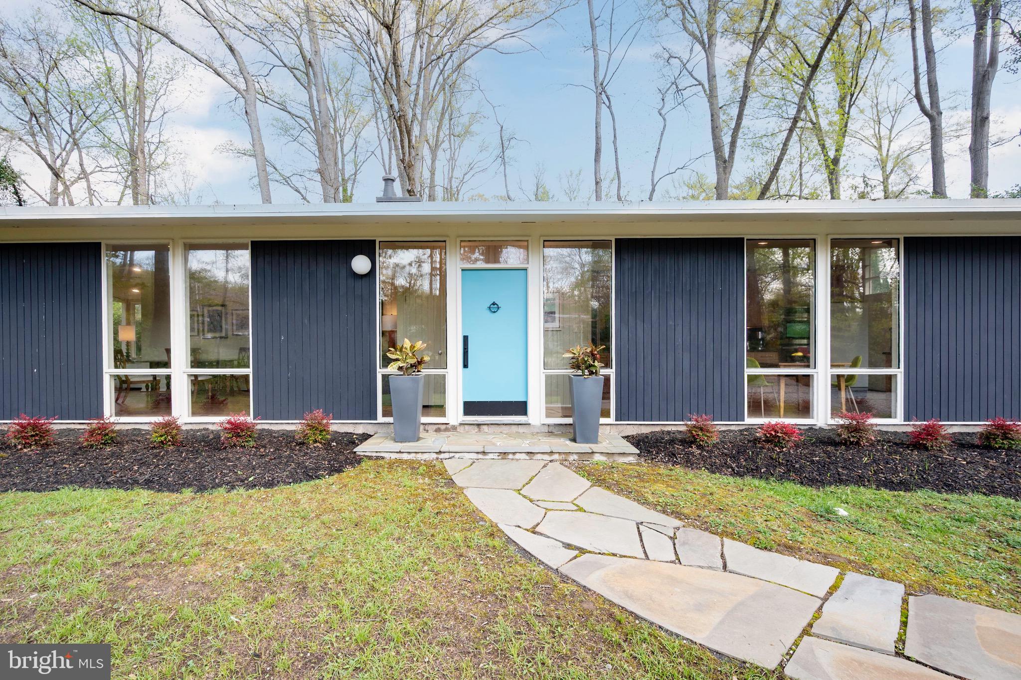 2402 DAPHNE LANE