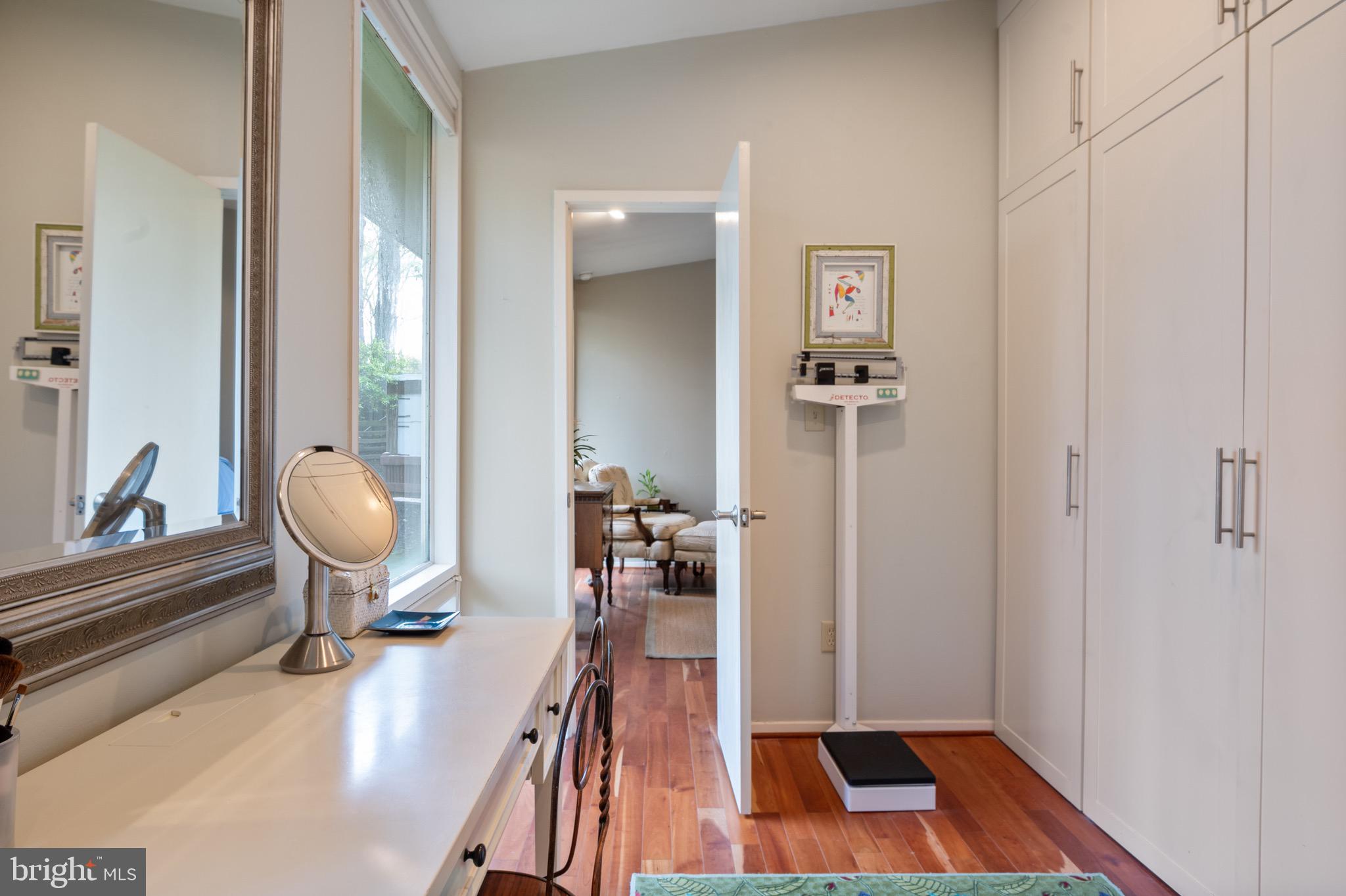 HOLLIN HILLS - Residential