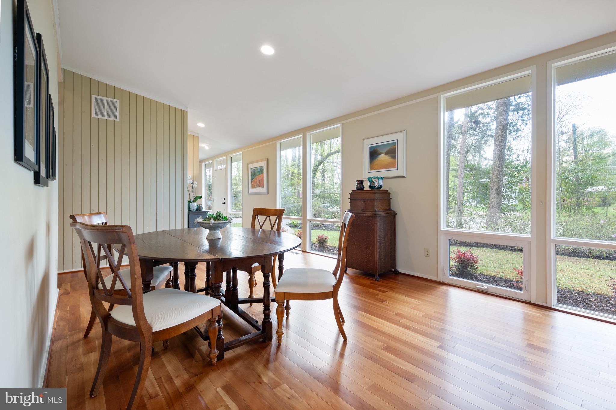 HOLLIN HILLS - Residential