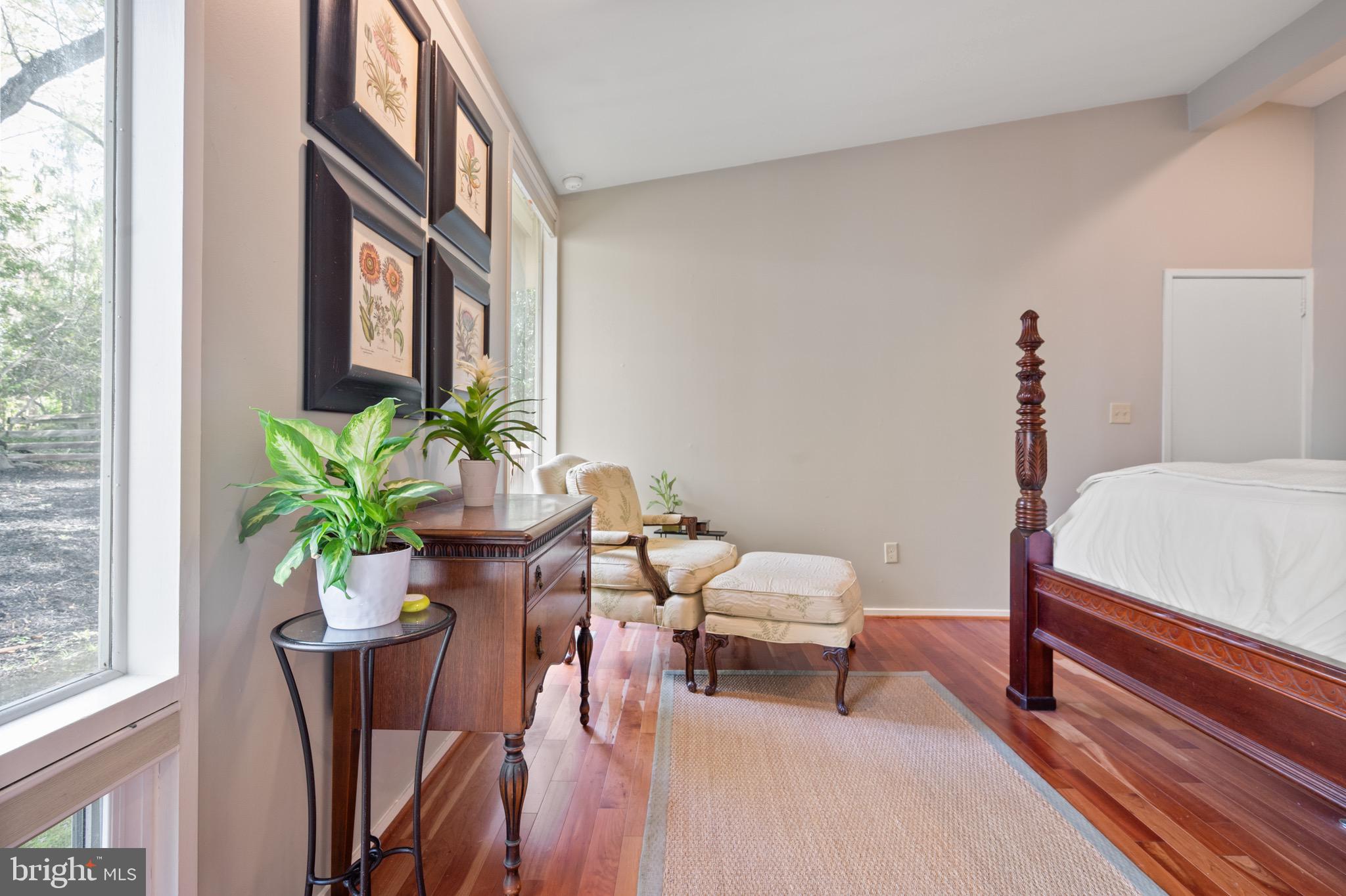 HOLLIN HILLS - Residential