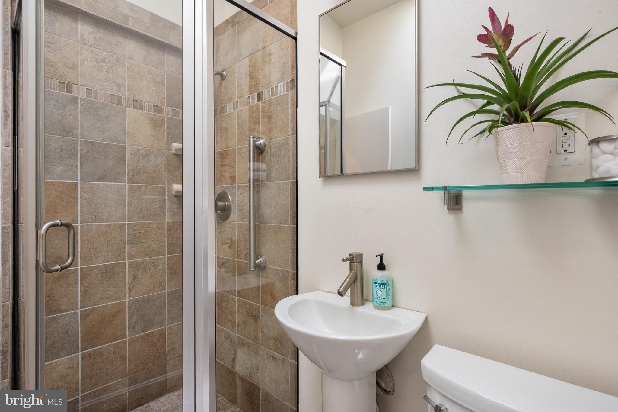 HOLLIN HILLS - Residential