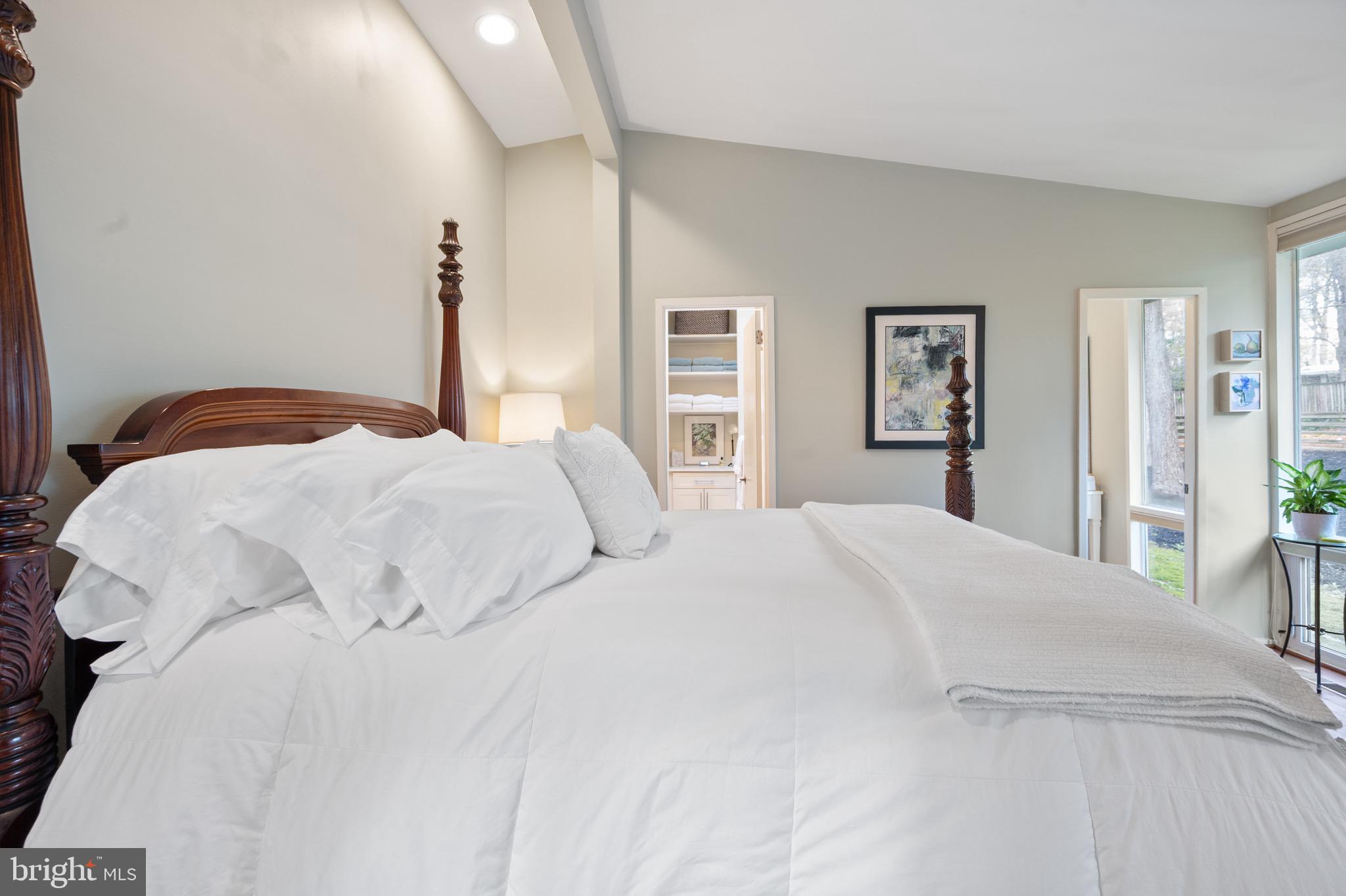 HOLLIN HILLS - Residential