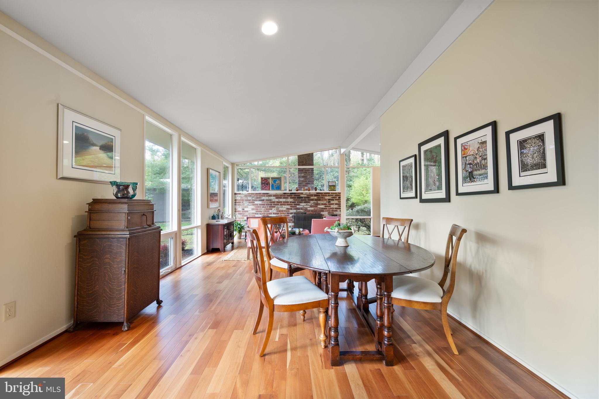 HOLLIN HILLS - Residential